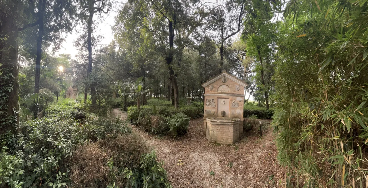 I ventuno luoghi del parco di Villa Luzi, dal Loggiato alla Segreta, fra gli otto ettari di giardino